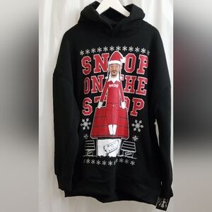 SNOOP ON THE STOOP CHRISTMAS  HOODIE w/ POCKETS- Size: EX-Large -NWT